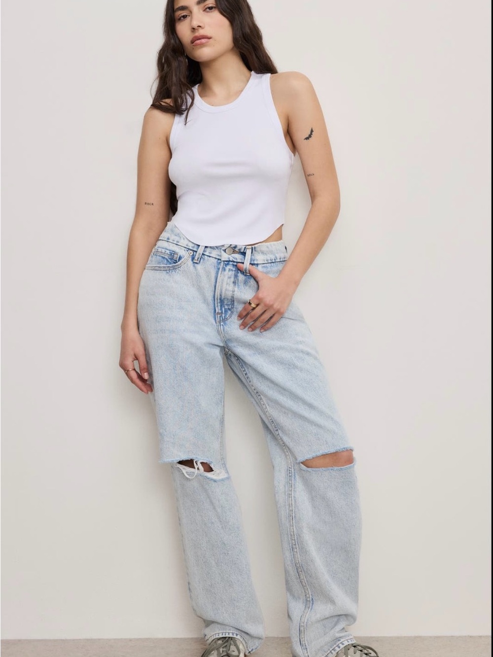 Good American 90’s Light Wash Distressed Straight-Leg Jeans - Light Blue